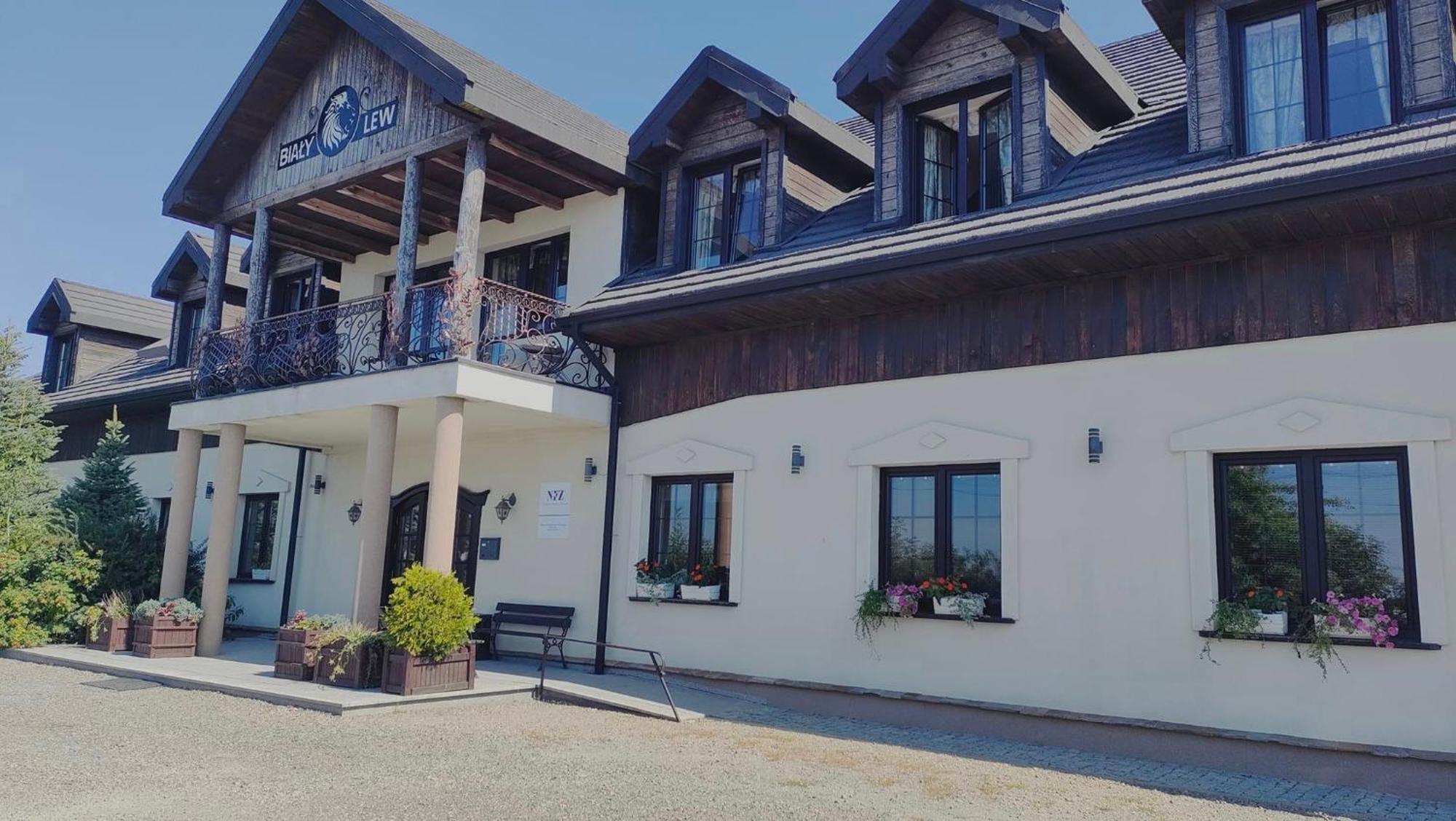 Osrodek Bialy Lew Bed and Breakfast Wojciechow  Exteriör bild